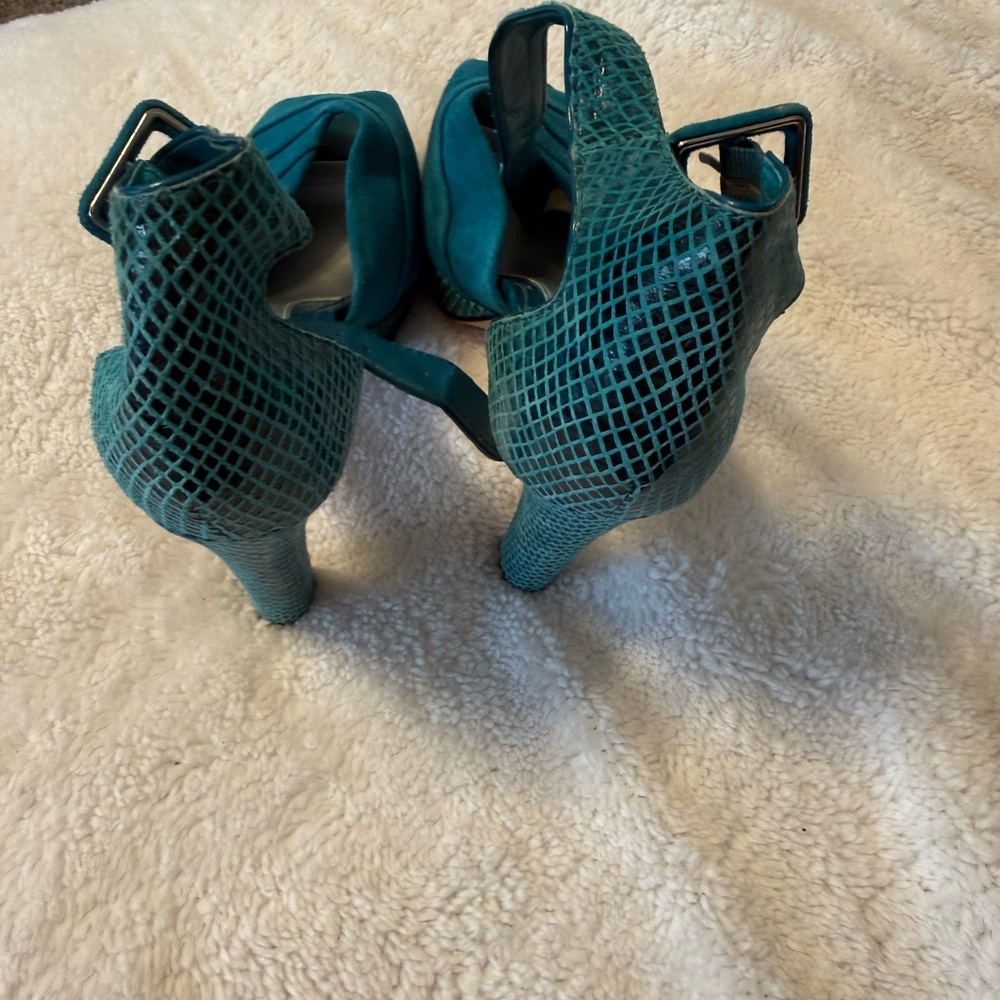 White House Black Market Turquoise Peep-Toe Heels - Picture 5 of 7